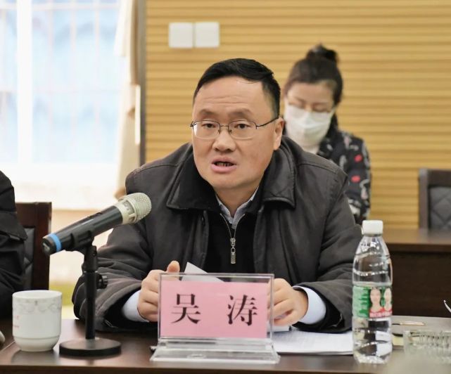 会上,李亮对五华区相关情况作了介绍.