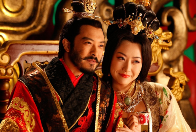 还有一回,李渊得了不少骏马,窦氏劝他将马献给隋炀帝,说皇上喜欢鹰和