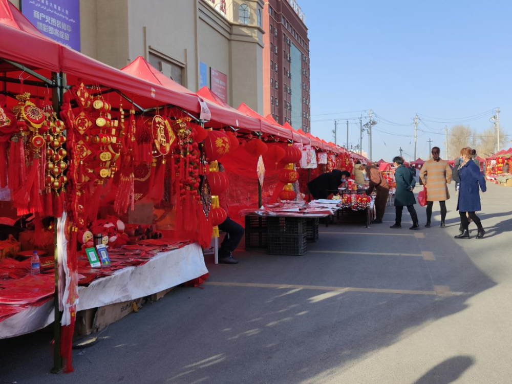 这个春节,就来义乌小商品城年货一条街备年货吧!