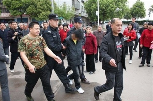2012年衡阳一家三口惨死家中凶手是12岁侄子作案动机荒唐至极