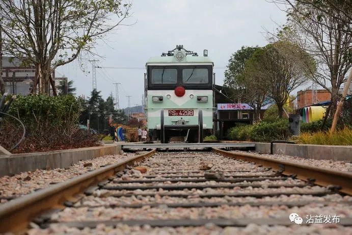 1月20日,曲靖市沾益區老火車站二期特色商業街項目順利建成,舉行開街