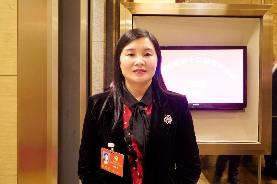 【两会心声】贵州省政协委员田素珍:平台应为快递员买保险_腾讯新闻