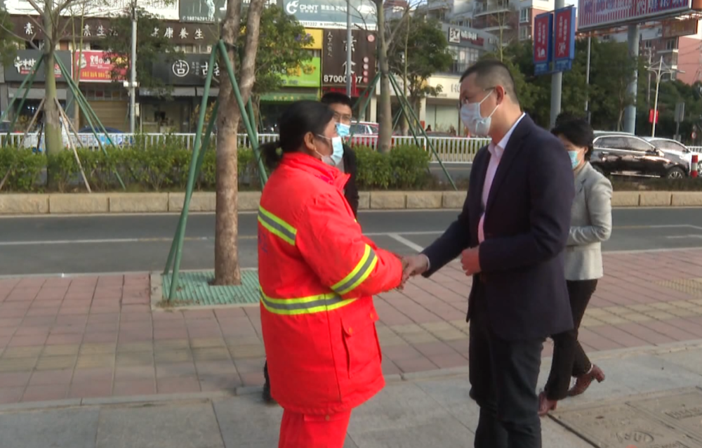 奖章获得者苏文连,困难大学生曾鸿勇,老党员柯秀金,困难党员王建国