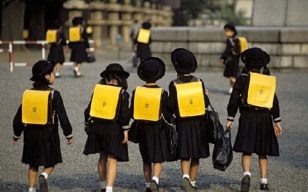 日本小学生的这套“通学装备”，着实看着叫人羡慕-古次元