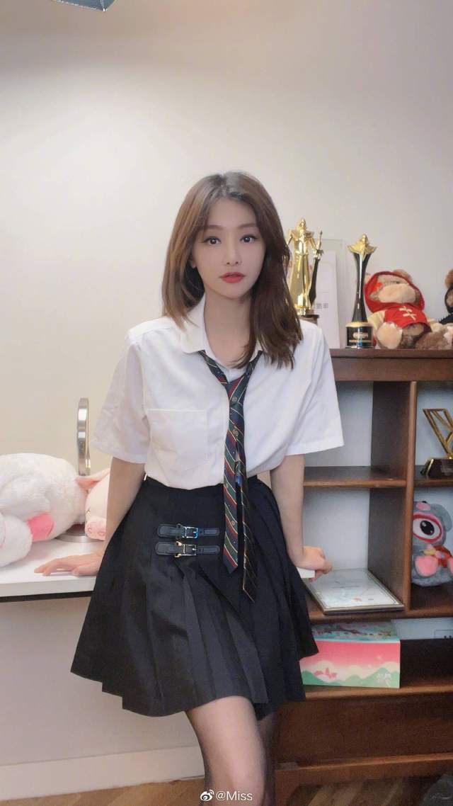 miss转播吃鸡是因为补充协议,网友:我们真的错怪她了!