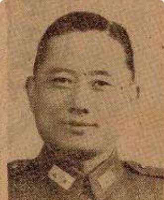 国民党守城指挥官陈金城一天晚上,这女子也被赶到城墙上,被国民党兵逼