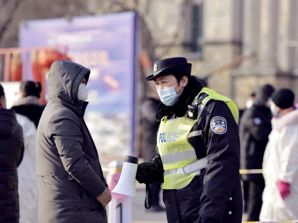 戰疫風警線戰疫女警別樣紅