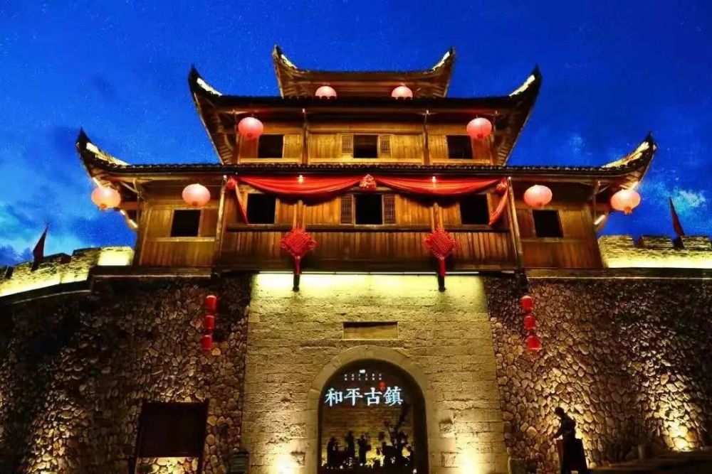 03#吃得其味游得倦了,在古镇的民宿安然入睡,伴随着鸡鸣狗吠,又开始