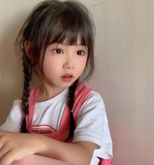 肯定会想,怎么会有这么好看的女孩儿,这简直就是小说当中倾国倾城的主