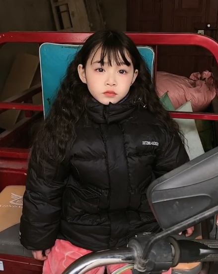 6岁女孩蓝妮妮凭天使面孔圈粉200w背后却是家庭的辛酸