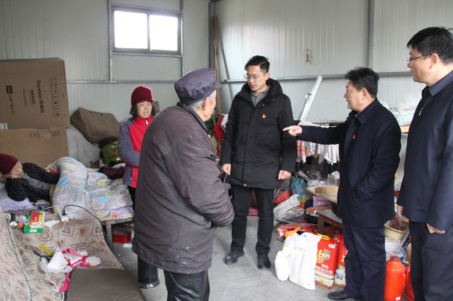 滕州城建集团有限公司走访调研驻村"第一书记"慰问困难群众