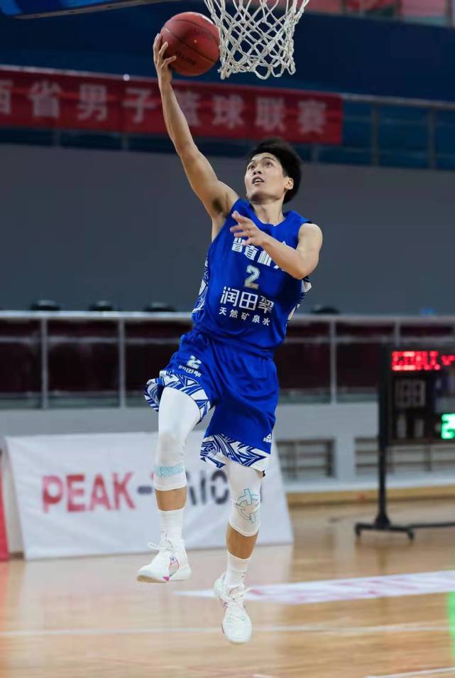 省直机关队28号田旭摘得总决赛得分王;而省直机关队23号姜博凭借整个