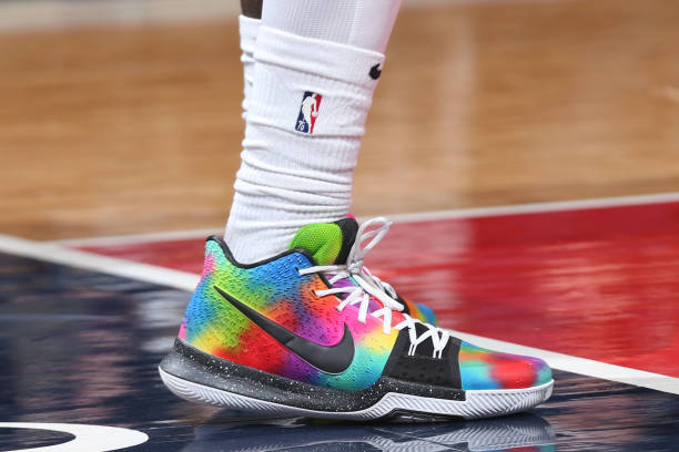 球鞋上脚欧文穿kyrielow4国产球鞋太亮眼