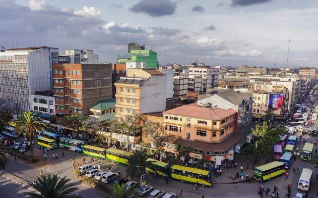 僵尸之城内罗毕年轻人沉迷胶水无法自拔宛如一具行尸走肉