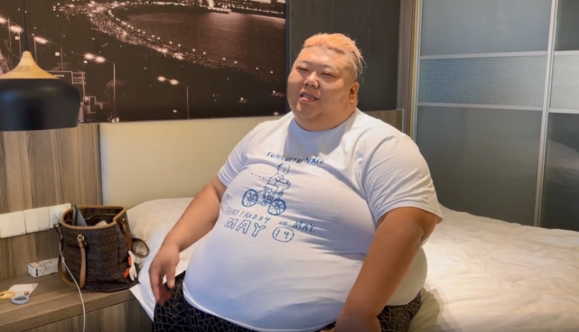 600斤网红胖猴仔体检减肥,走路几分钟大汗淋漓,腿部