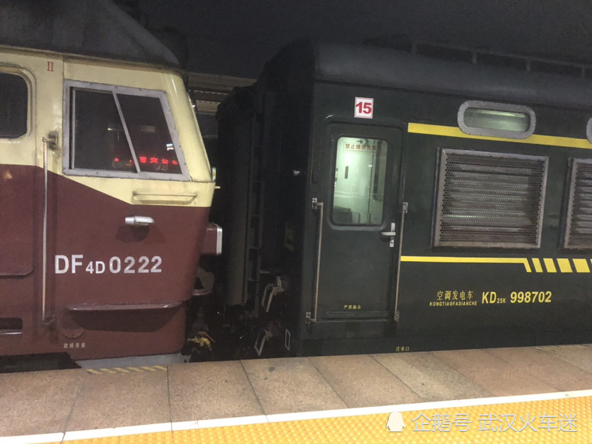 车头拍张本务机车,南局鹰段df4d将继续牵引t152次列车开往终点站南京