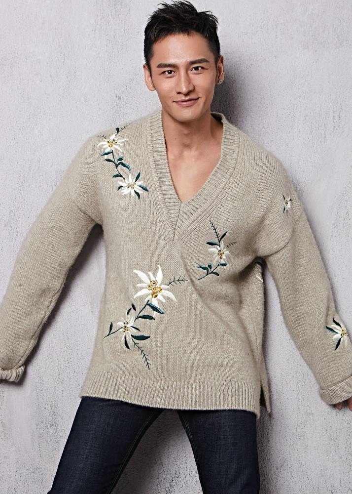 演员顾佑明秀精壮肌肉实力宠粉网友沸腾了