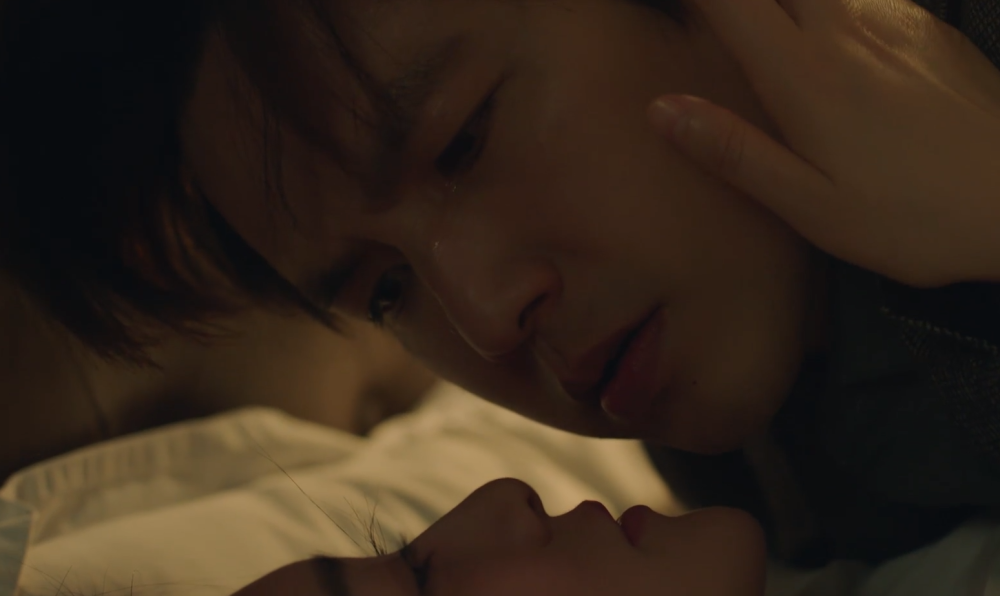 用力太猛嘴巴被亲到变形,双方难舍难分_腾讯新闻