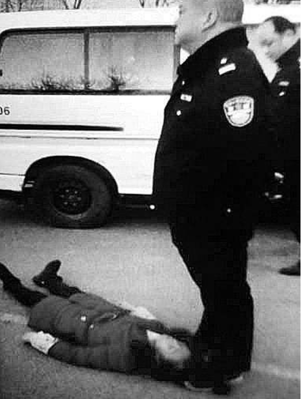 王文军,郭铁伟在了解报案原因,并核实了报案人的身份后,要求保安马某