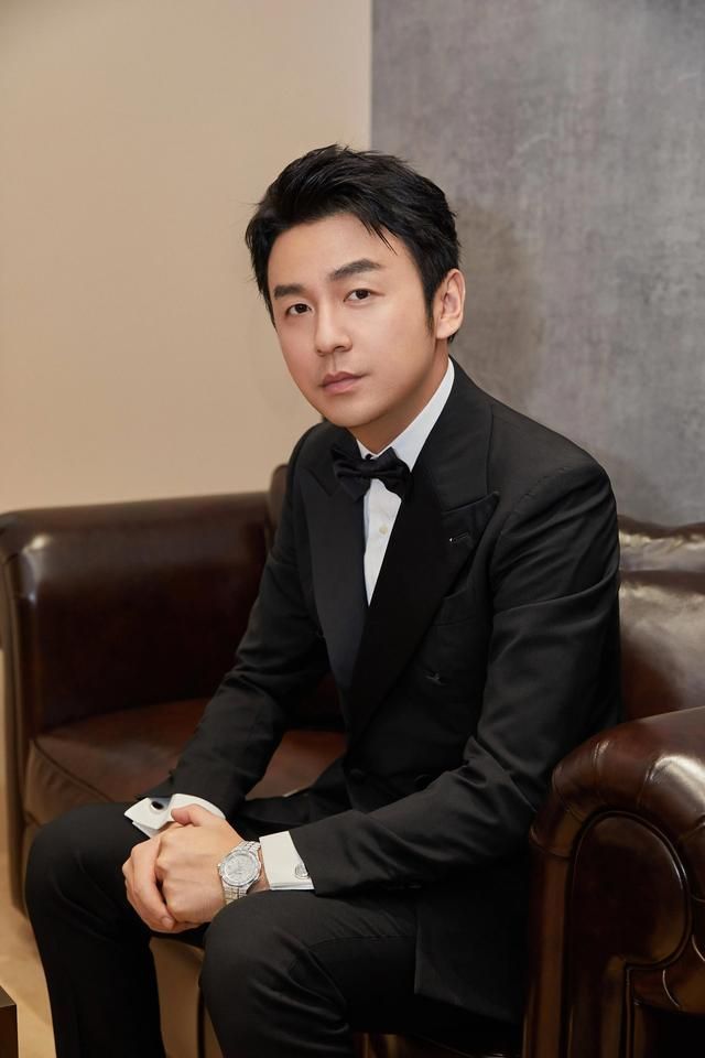 演员雷佳音,老婆是吵架吵来的,和岳母处得像姐弟