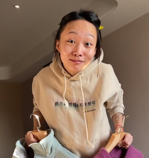 坐拥4300万粉丝,不开美颜不带货的邵雨轩,真实家境曝光