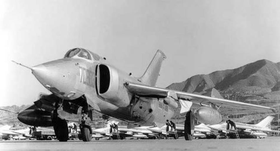 飞行员携氢弹降落周总理令航班全部停止基地全员撤离