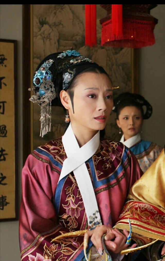 能不能让娘娘容下,看嫔妾的本事,说这话时,甄嬛不懂人性的残酷