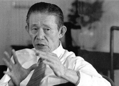 父亲3千多亿转到海外如今子女都拿不到还得交3百多亿遗产税