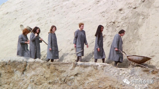 导演布鲁诺·马泰更是拿出了他在科幻恐怖片《人肉鼠餐》中的食人老鼠