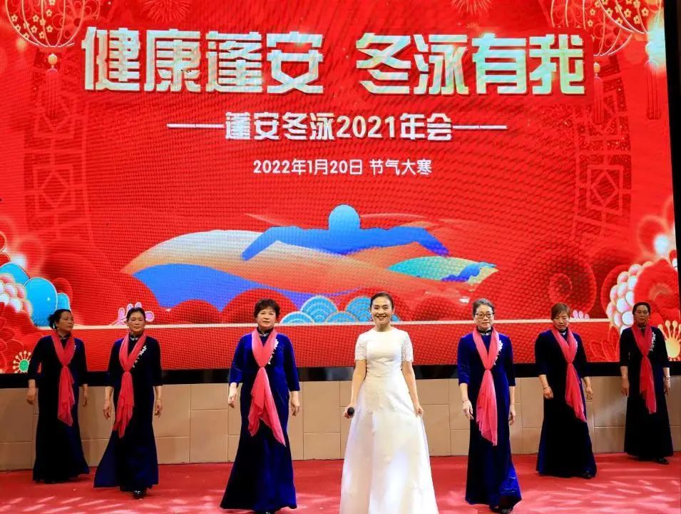 队员留影《逛新城》《站台》《萱草花》《少年》合唱沈仁伟,蒋崇德,胡