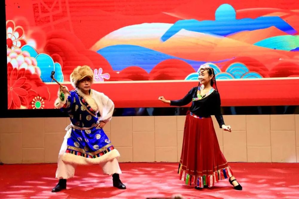 《逛新城》《站台》《萱草花》《少年》合唱沈仁伟,蒋崇德,胡仁友,唐