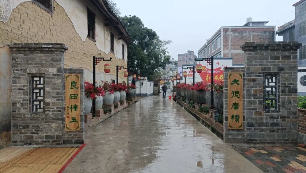 新春走基层博白镇乡贤助力乡村振兴捐赠暨博白县书法家协会义写春联