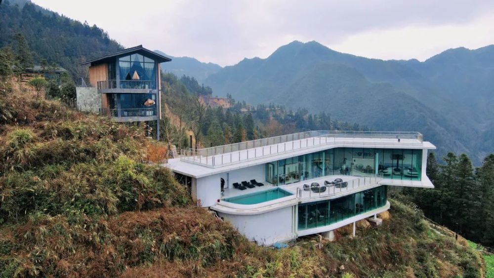 每日一宿丨坐拥270无敌美景这个坐落在半山腰的秘境民宿开年必须去