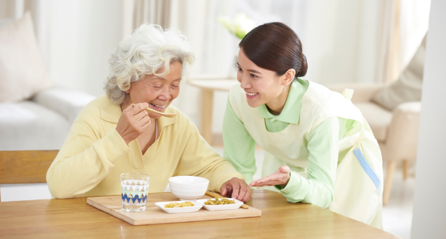 养老管家都是"三头六臂"孝馨智慧家庭养老南京合伙人杨欣瑶正是看中了