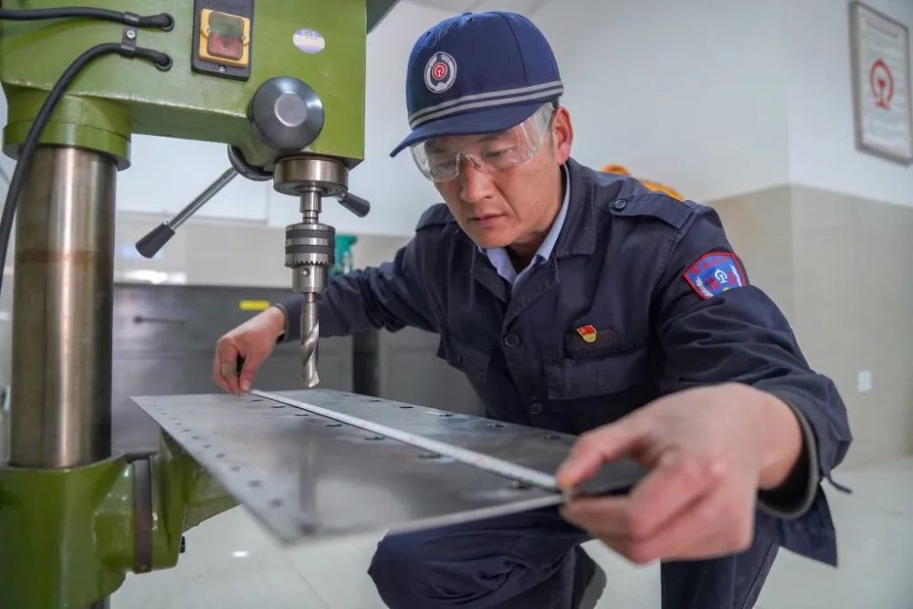 环球资讯广播葛鹏对话最美铁路人陈向华