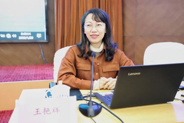 市政府副市长农卓松,副秘书长郭锋出席培训,市商务局局长朱雁玲主持