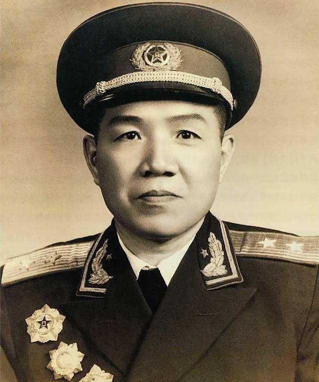 美军轰炸志愿军23军军部,38岁参谋长牺牲,军政委与哑弹合影_腾讯新闻