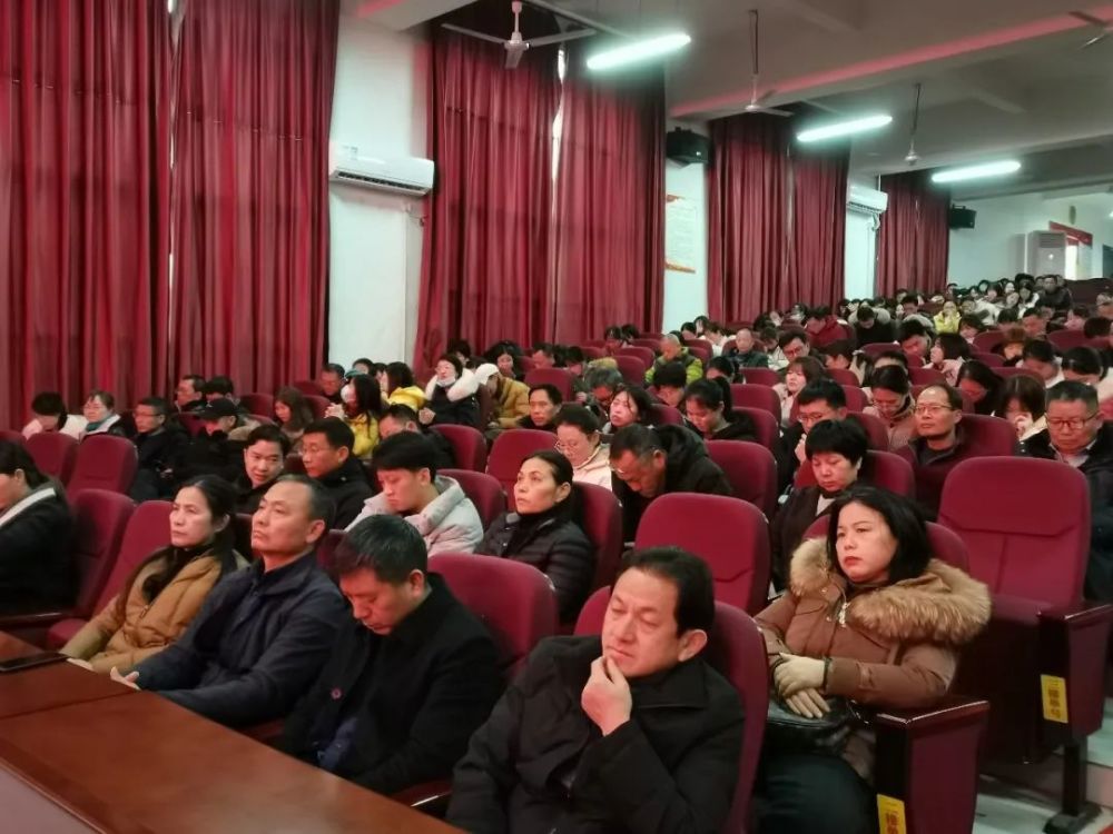 敲响警钟临川十六中组织召开双减警示暨八扬八治作风建设动员大会