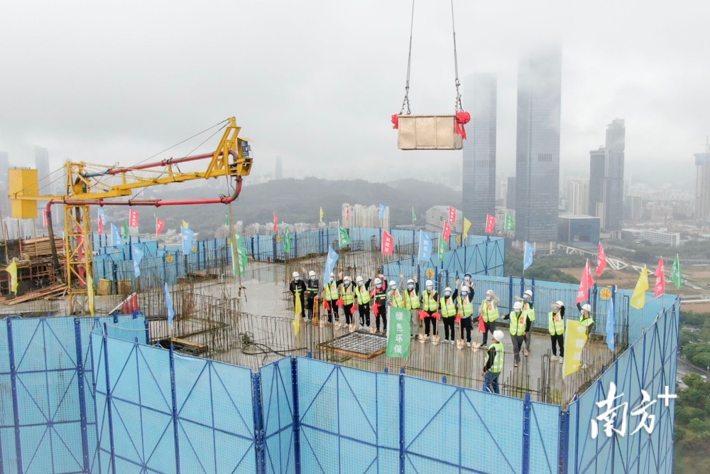 首栋塔楼封顶！深圳“棚改第一村”再现“深圳速度”_腾讯新闻