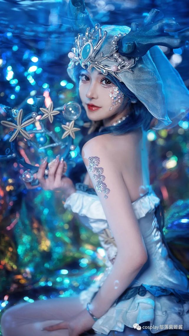 cos:第五人格祭司朝圣者渔女金皮的虚影cos正片@露儿