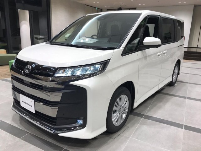 缩小版埃尔法亮相获售15万空间宽裕7座丰田新款mpv真帅气