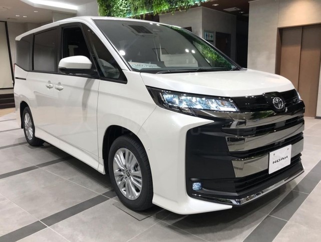 缩小版埃尔法亮相获售15万空间宽裕7座丰田新款mpv真帅气