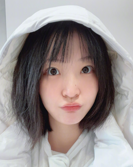 惠若琪自拍!美若18岁少女,嘟嘴卖萌太可爱,晒出父女同款发型