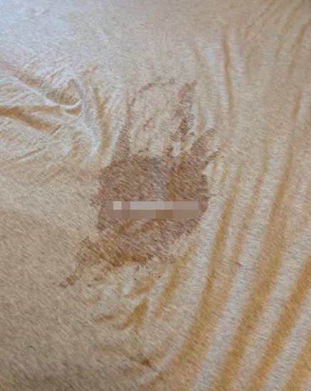 每次下班回家卧室床单都湿了听完女友解释的我不知道该哭还是该笑