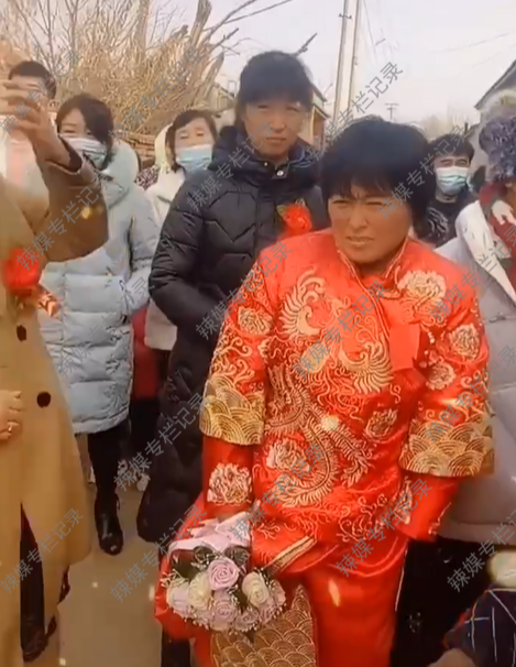 山东农村婚礼30岁新郎娶40岁新娘新娘太老网友总比光棍好