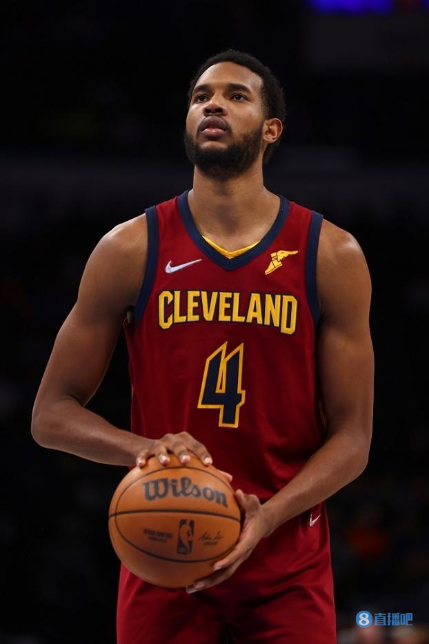 莫布里成24年来首位单场抢17篮板的骑士新秀上一位做到的是大z