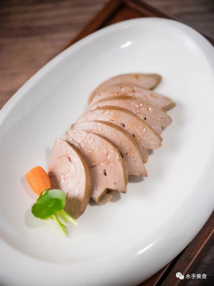 卤水鹅粉肝.玫瑰豉油鸡.山苏叶老鸽汤.石锅烧星斑件.盐h乳鸽.