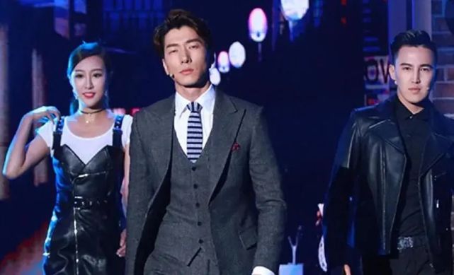 离了个"假婚"的超模张亮,转型演员失败后,如今是该找到出路了