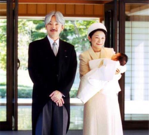 日本天皇继承人仅剩2位为保证皇室血脉出行选择分开乘坐飞机