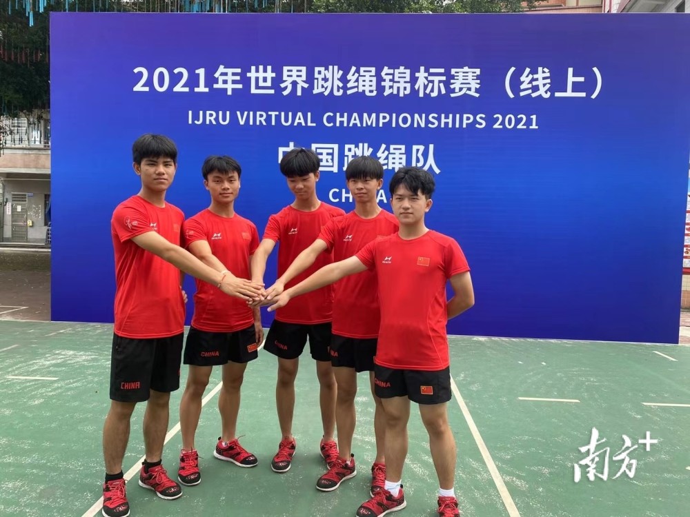 由广州市花都区七星小学等4所学校组成的广州花都跳绳梦之队,夺得17金